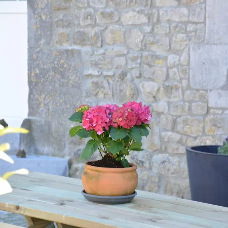 Charming In For 7 別荘 Ouffet