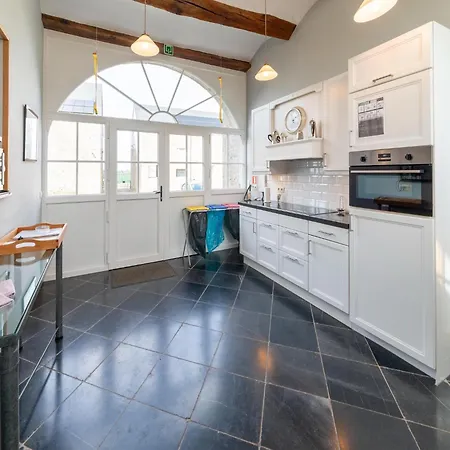 Charming In For 7 בית נופש *