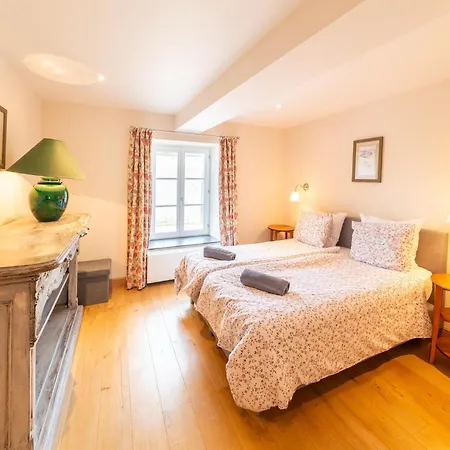 בית נופש Charming In For 7 אופט