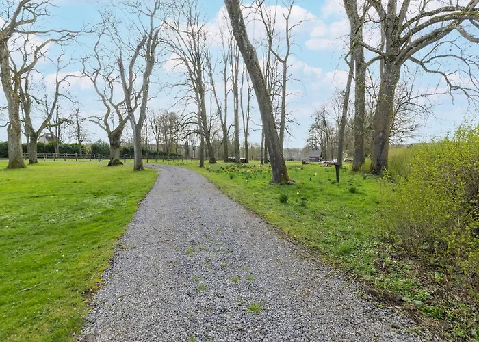 בית נופש Charming In For 7 *